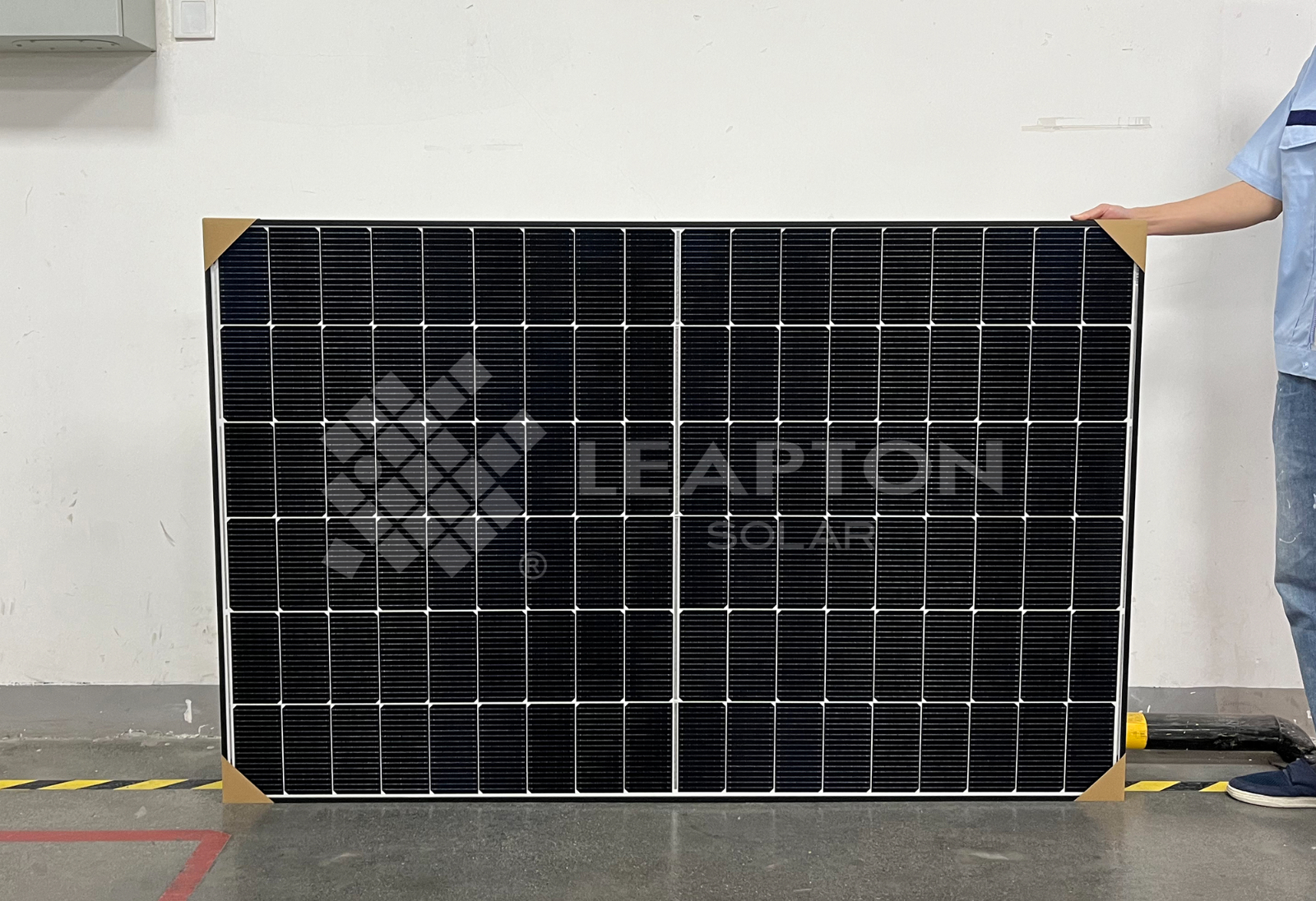 Leapton Energy N-Type solar module under production